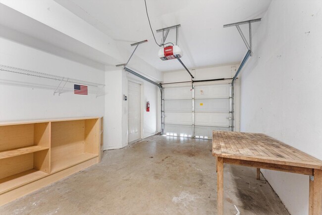 Building Photo - 310 Crestwood Cir