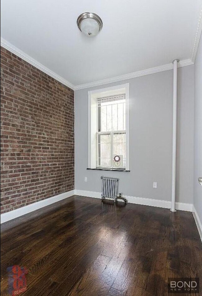 Building Photo - 72 W 108th St