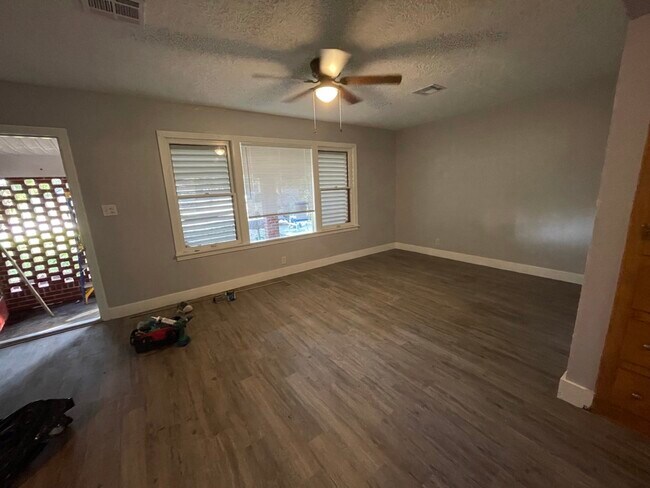 Open Concept Living Room - 2412 Cedar Dr