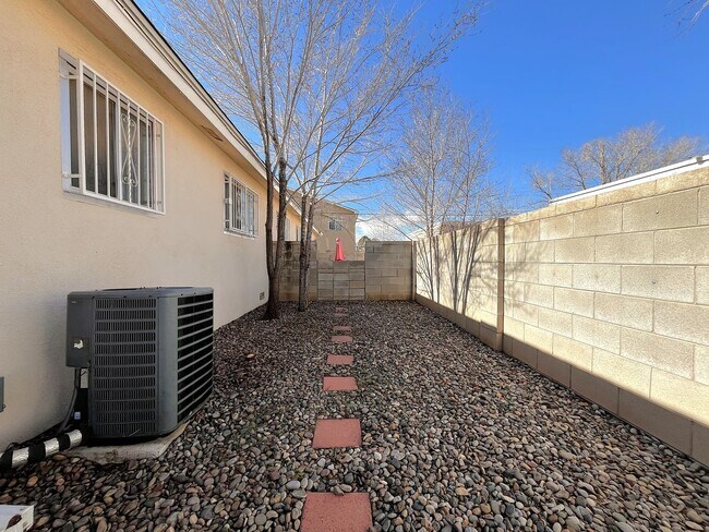 Building Photo - Alvarado Triplex