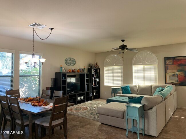 Building Photo - 3457 S Swan Dr