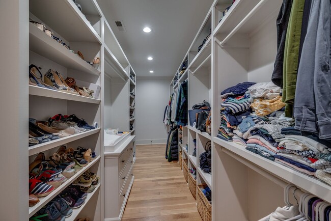 Building Photo - **Newly constructed beautiful home - locat...