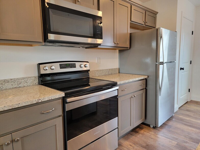 Building Photo - 438 Masonic Dr