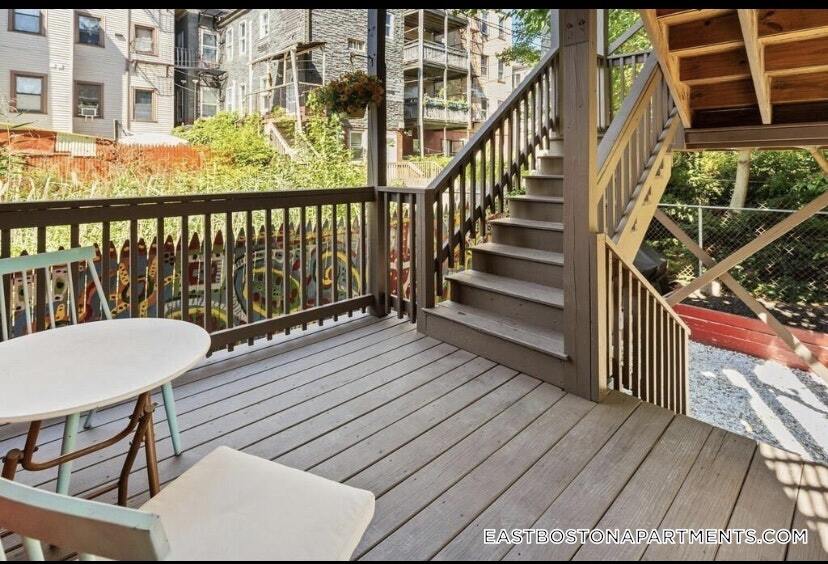 Building Photo - 171 Brooks St