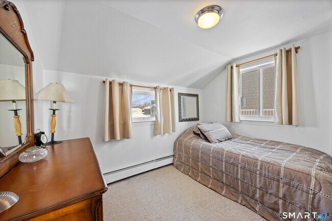 Building Photo - 33 Beach Rd W