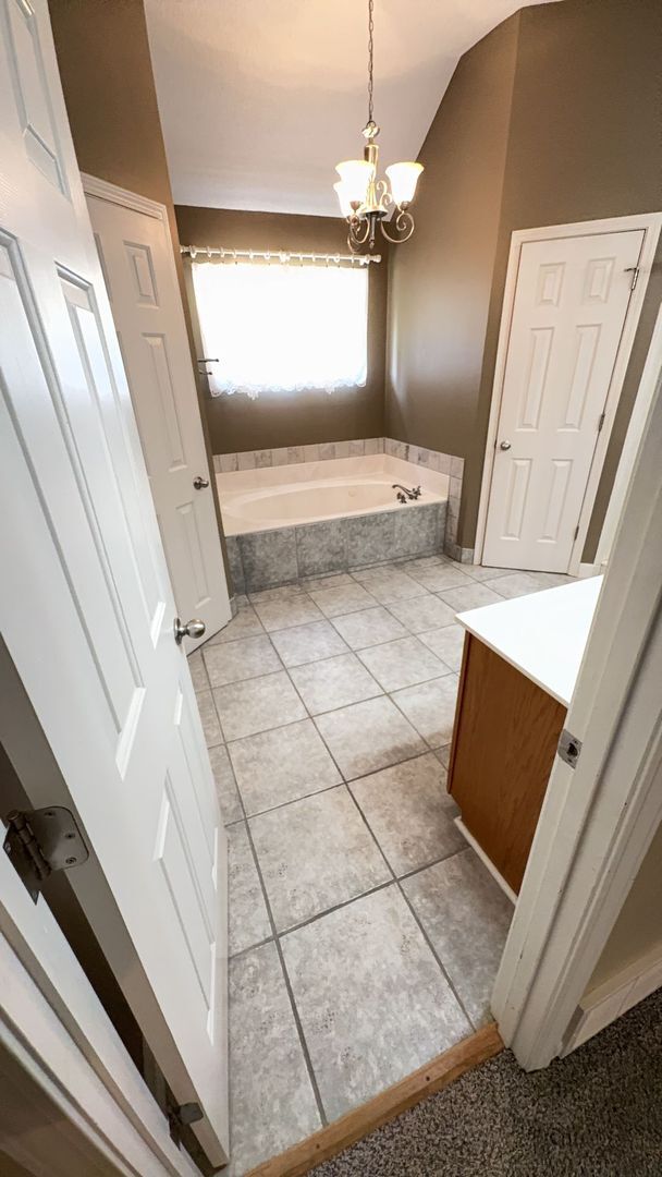 Building Photo - Beautiful 4 Bedroom - 2.5 Bath | Colliervi...