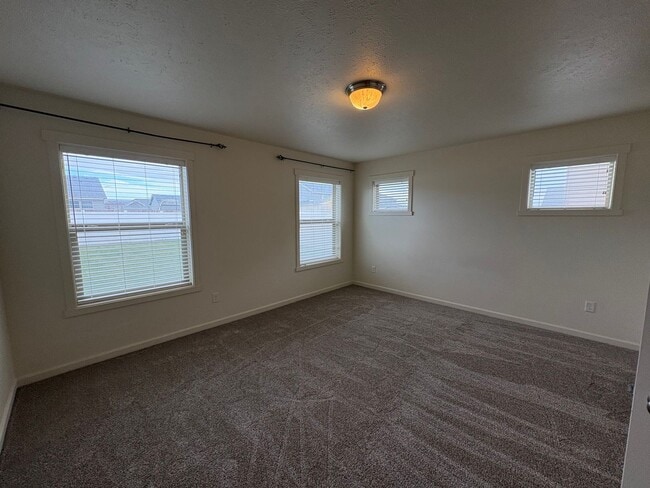 Building Photo - Home for rent in Quincy