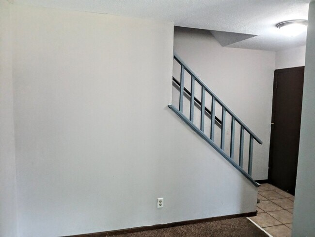 Building Photo - 3 Bedroom 2 Bath in Burnsville