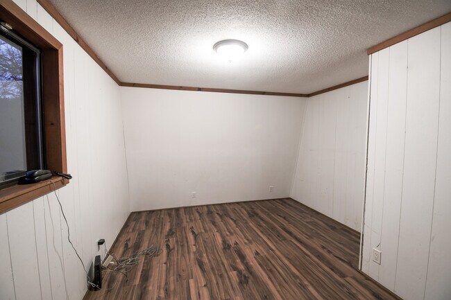 Building Photo - 44 Glen Torr