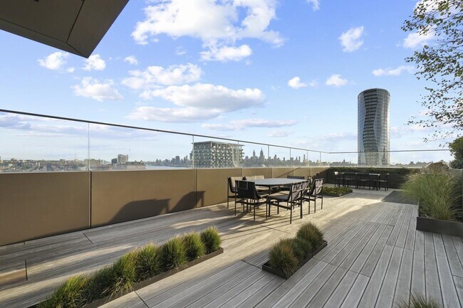 Building Photo - 2 Shore Ln