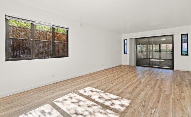 Building Photo - Secluded Rockridge 2BD | Parking Included | Near BART, Shops & Dining