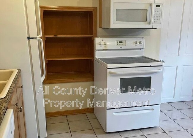 Building Photo - 831 Elati St