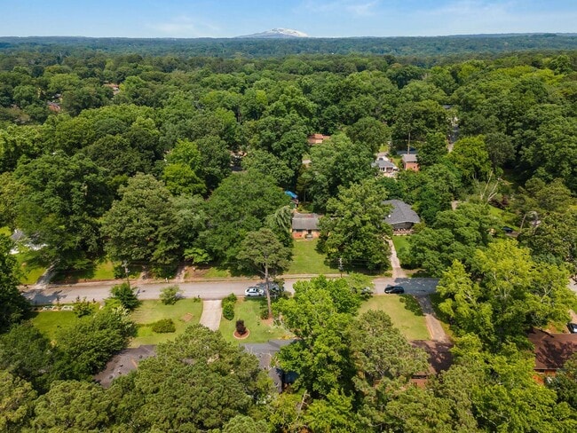 Building Photo - Charming 1950's Ranch w/ Modern Upgrades a...
