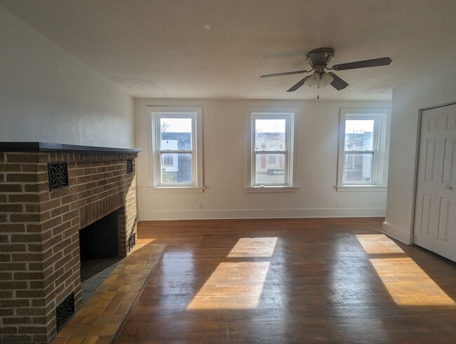 Building Photo - 123 W Moniteau St