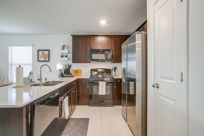 Building Photo - 6329 Becker Ave