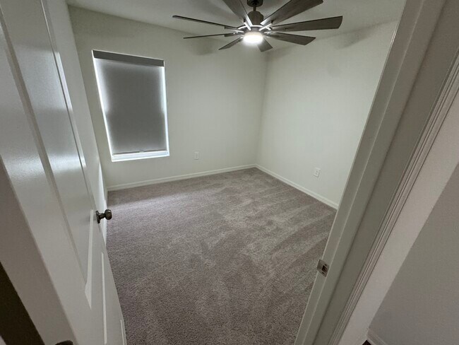 Building Photo - 27101 N Twin Lakes Dr