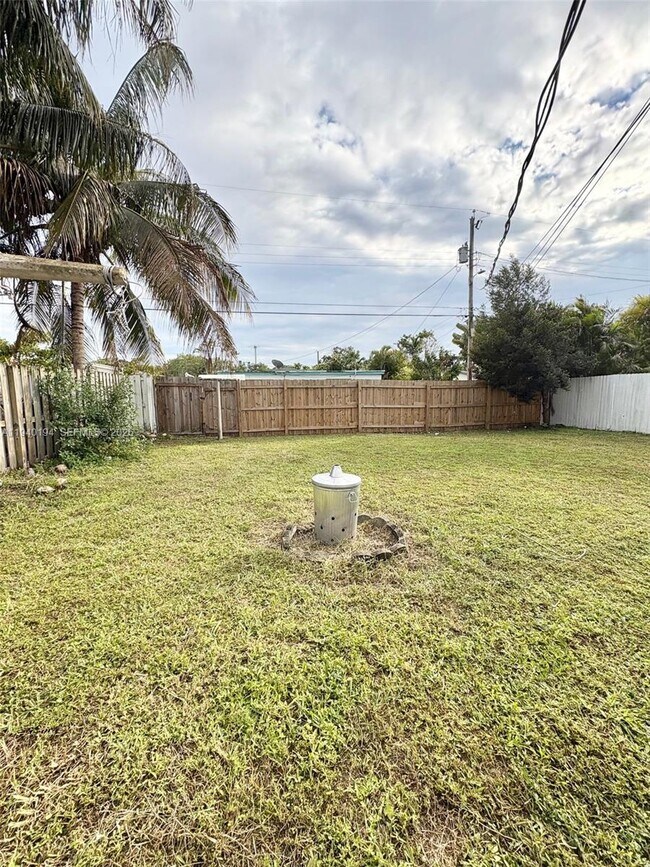 Building Photo - 1332 NE 177th St