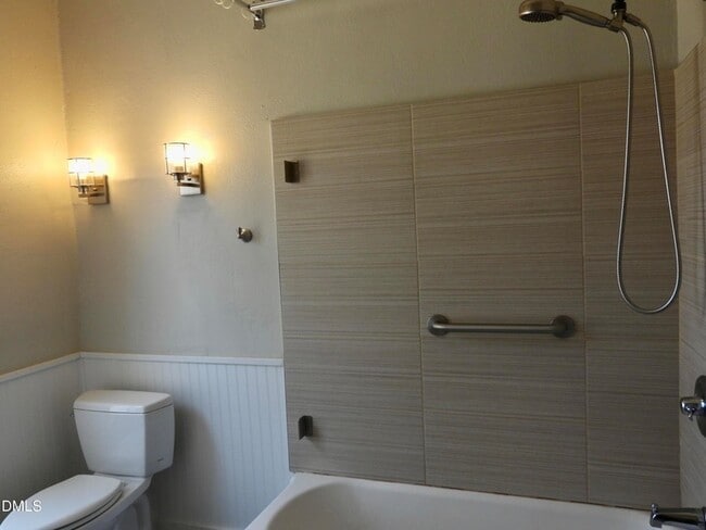 Building Photo - 483 W Salisbury St