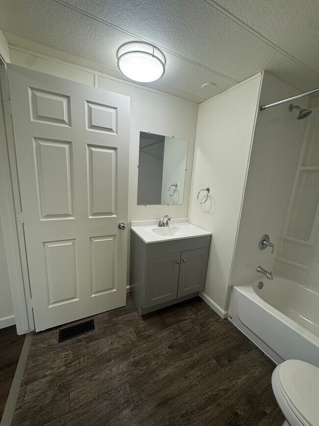 Building Photo - 2 BEDROOM 1 BATH MOBILE HOME FOR RENT