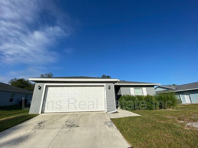 Building Photo - 2343 Briarwood St