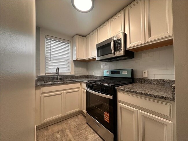 Building Photo - 31 Ceres St