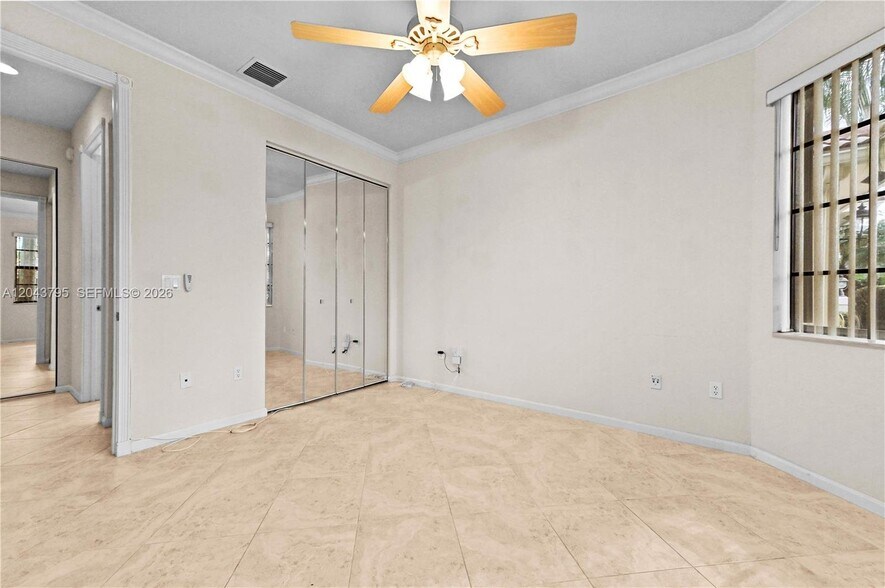 Building Photo - 6823 Fabiano Cir