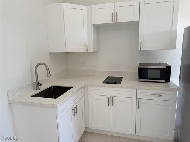 Building Photo - 423 Kismet Pkwy E