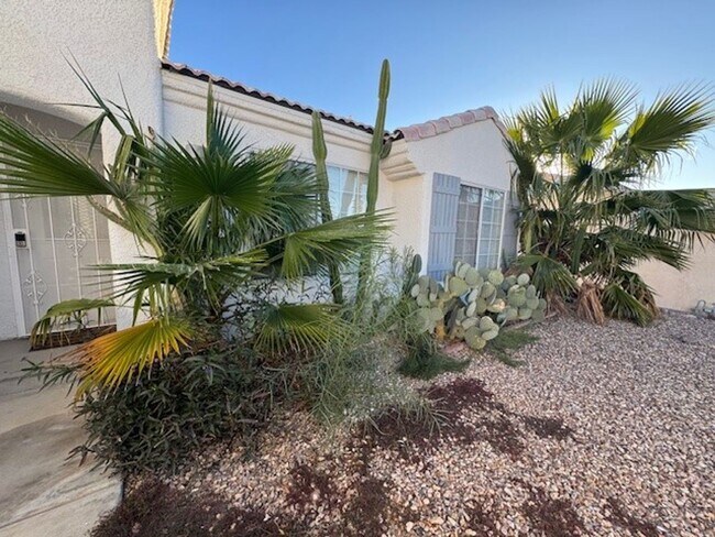 Building Photo - Pool Home with 3Bedrooms +Bonus Room Bullhead Parkway-Desert Foothills Estates- Can Be "Furnished...