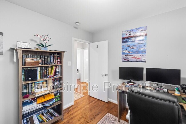 Building Photo - 422 Eisner St