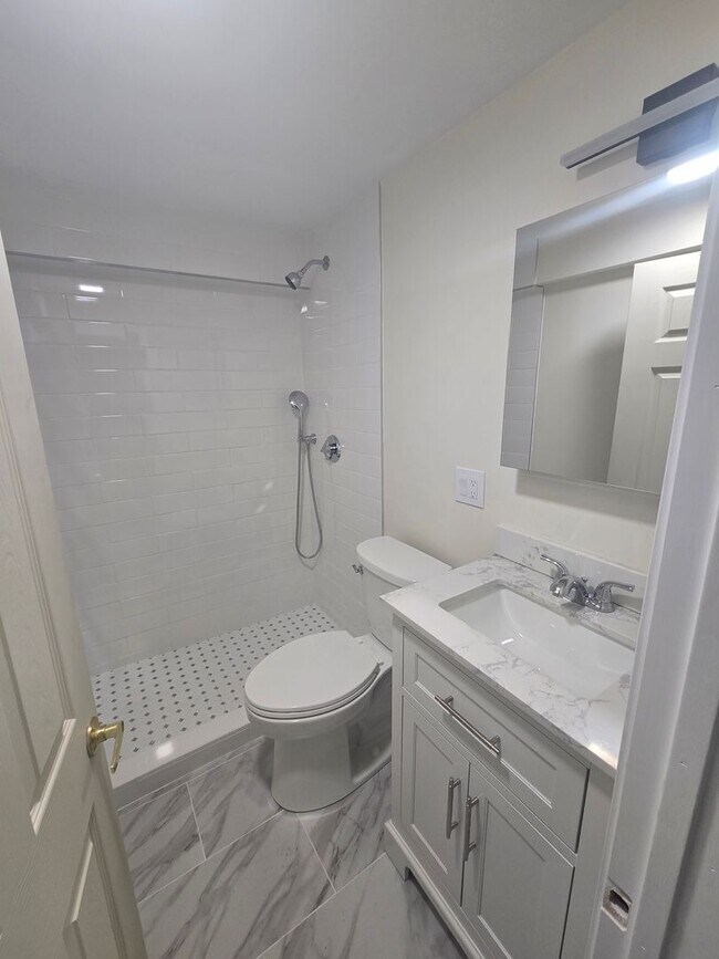 Building Photo - One bedroom MBTA GL-B