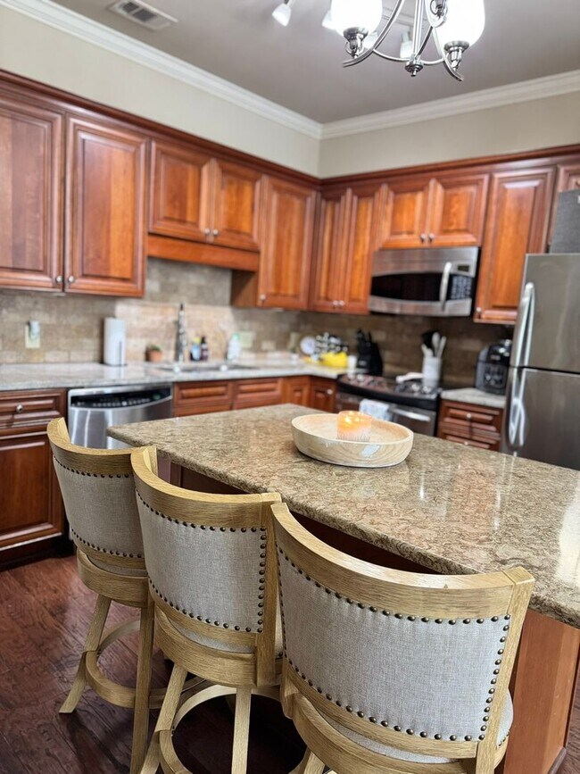 Building Photo - CityView at Riverwalk - Available January 2026! Gorgeous UNFURNISHED 2 bed/w 2 bath (both ensuite...