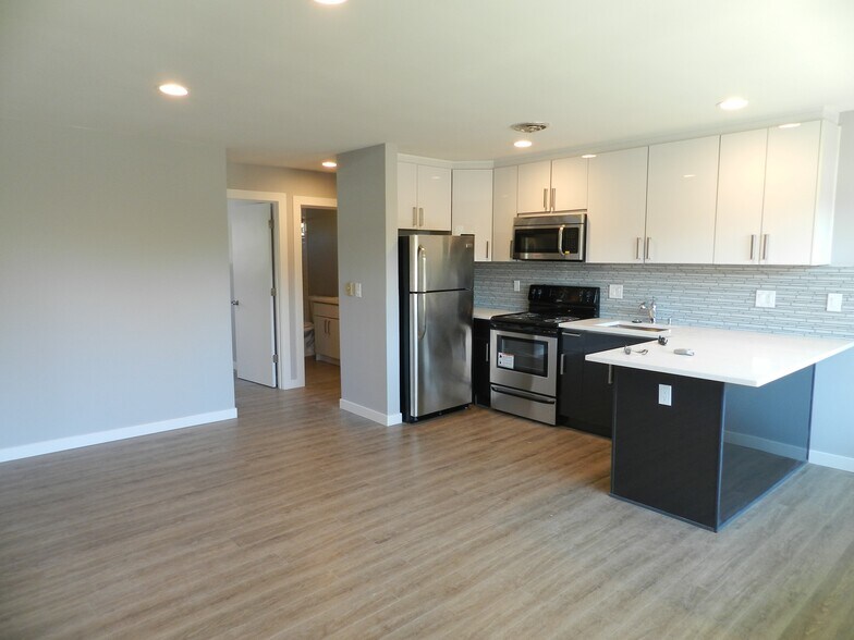 Building Photo - 4857 Fauntleroy Way SW