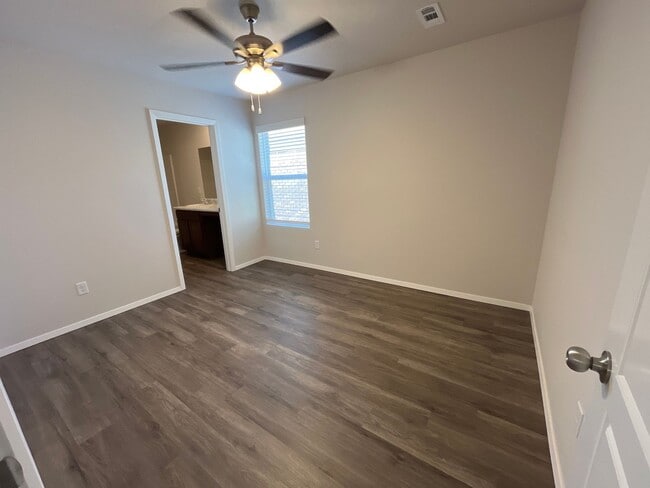 Building Photo - Pre-Leasing Now | Newer 3-Bedroom, 2-Bath Home in Springdale