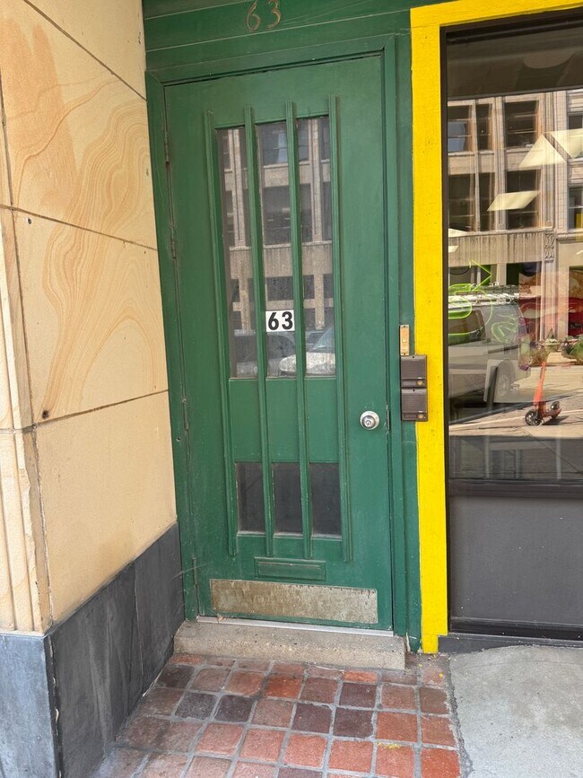 Building Photo - Gay St