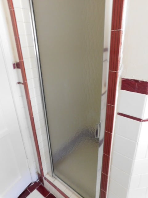 Shower Stall - 607 Hauser Blvd