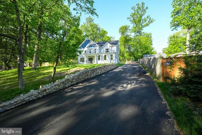Building Photo - 5604 Clermont Dr