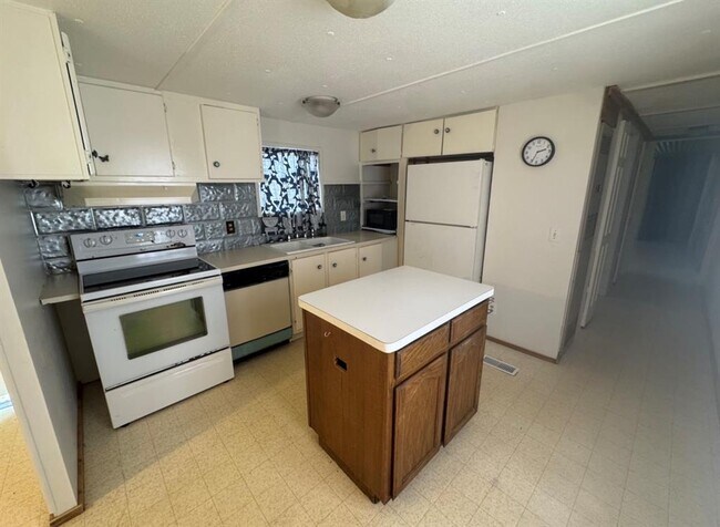 Building Photo - 301 Whitetail Ln