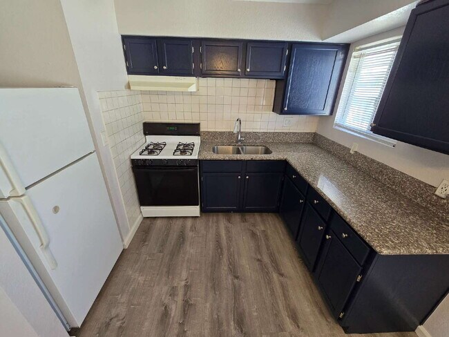 Building Photo - 4360 Twin View Cir