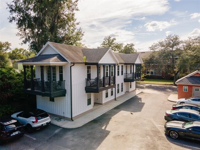 Building Photo - 711 NW 10th St