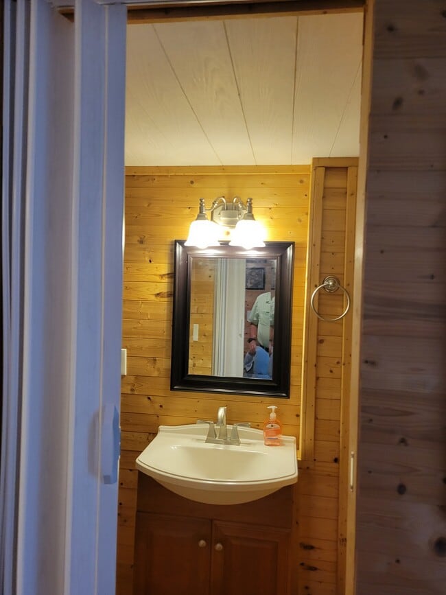 Building Photo - 53 Lookout Ln