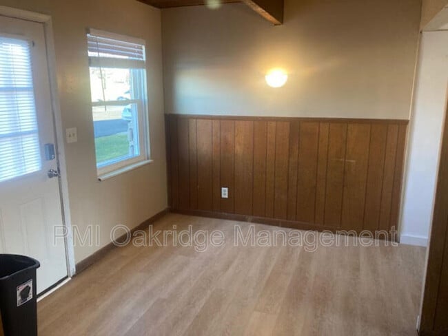 Building Photo - 1527 Spruce Ave
