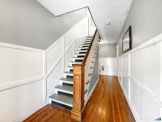Building Photo - 258 Nicoll St