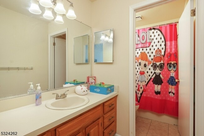 Building Photo - 28 Spruce Ct