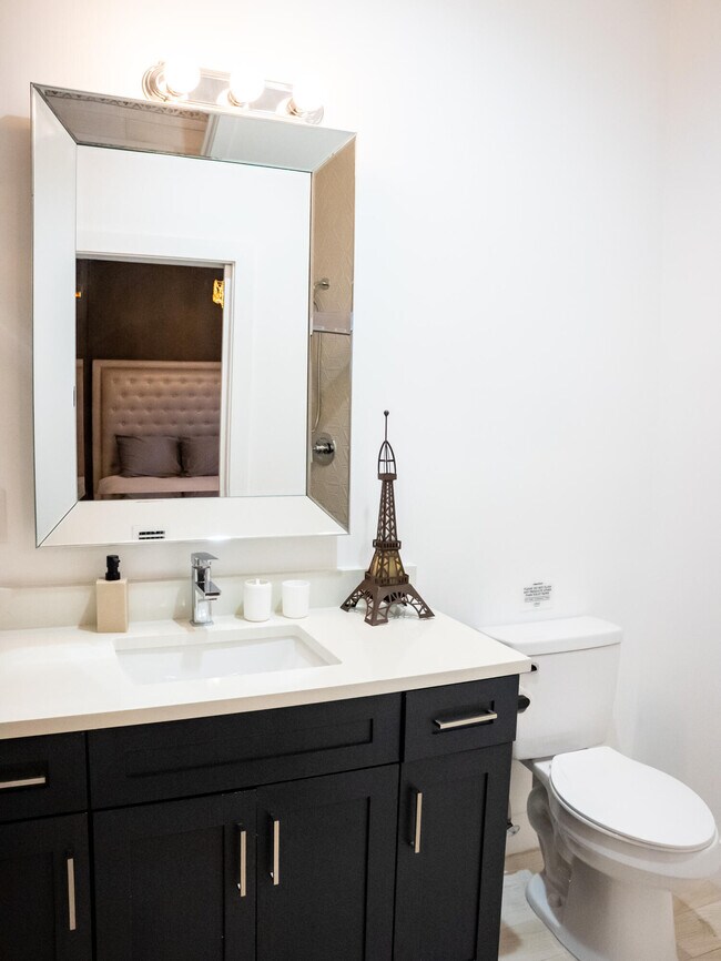 Building Photo - 214 C St