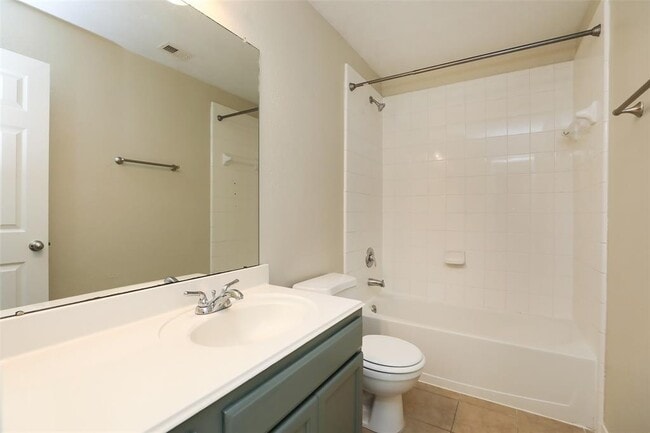 Building Photo - 8231 Gran Villa Dr