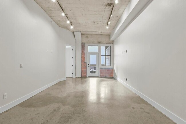 Building Photo - 2323 Polk St