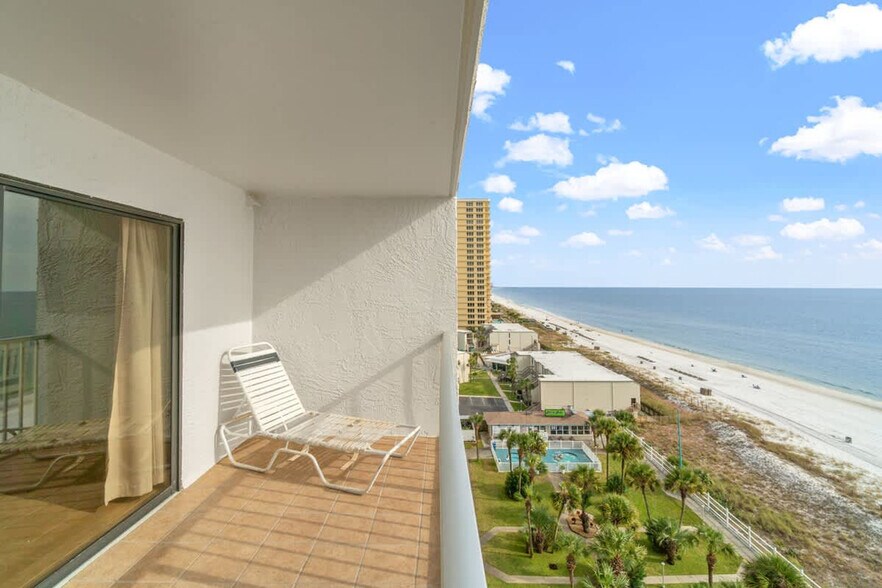 Building Photo - 8743 Thomas Dr