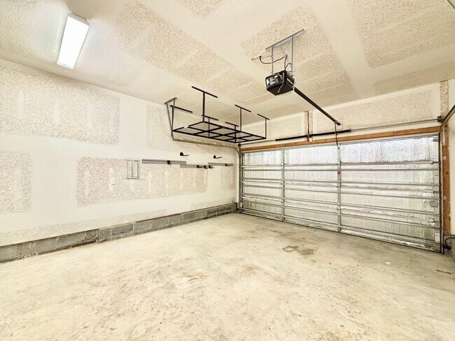 Building Photo - Gorgeous Home in Town Center Virginia Beach!