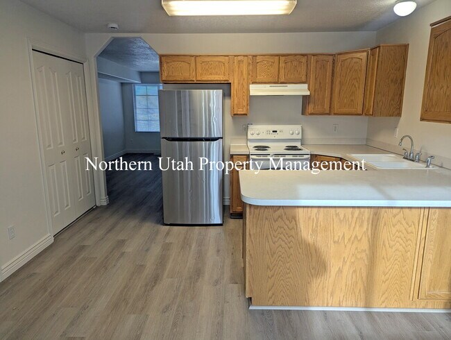 Building Photo - 3 Bed 2.5 Bath HVAC