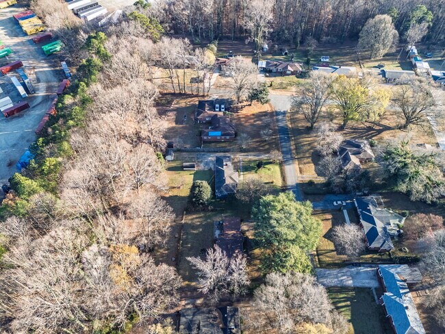 Building Photo - 2710 Tallu Rd